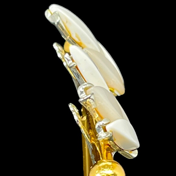 Vintage Climber Clip On Earrings Opaque White Pearly Thermoset Silver Setting - Picture 2 of 10